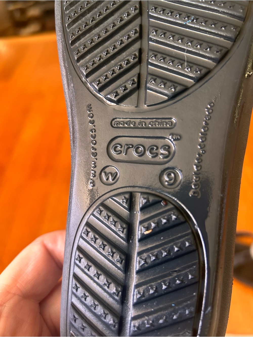 Crocs Sanrah Circle Slide Sandals Black Silver Comfort Women’s Size 9 Versatile - Picture 6 of 6